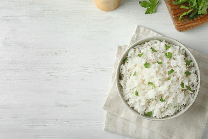Отварной рис с растительным маслом на воде